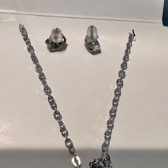 NWT EFFY Deep Blue Crystal Stone Pendant Chain Necklace & Stud Earring Set Silve - Picture 2 of 2